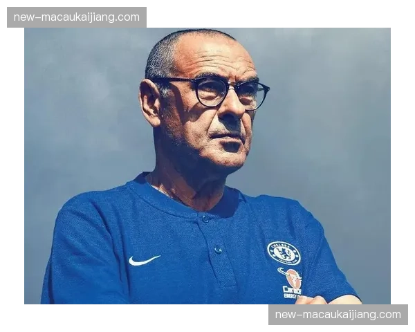 科莫五后卫体系上半场奏效，体能瓶颈致下半场防线收缩过慢