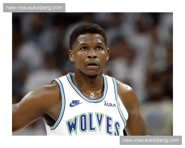 爱德华兹右膝旧伤与新伤叠加，森林狼医疗团队采取保守治疗方案